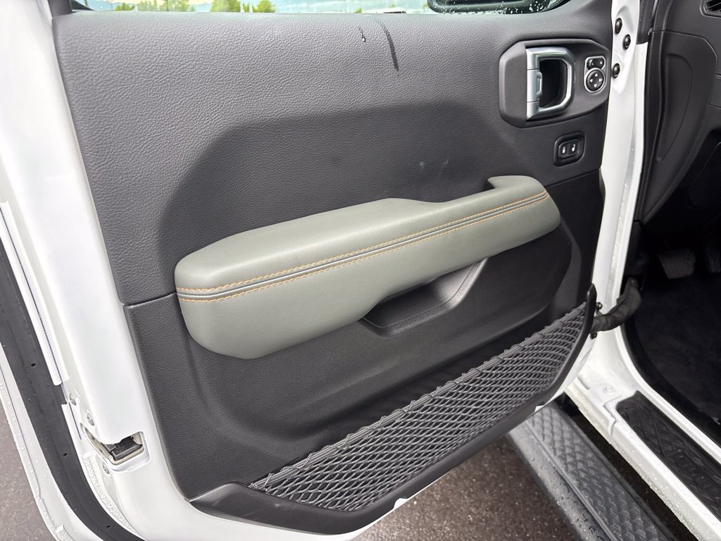 Used 2025 Jeep Gladiator Mojave AWD/4WD image 5