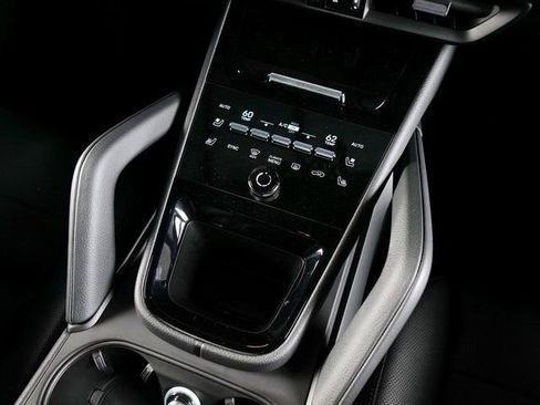 Certified 2025 Porsche Cayenne image 17