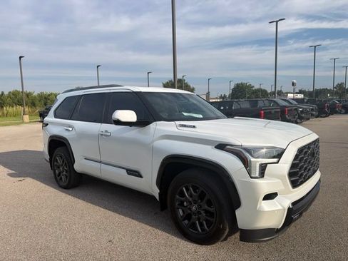 Used 2025 Toyota Sequoia Platinum AWD/4WD image 1