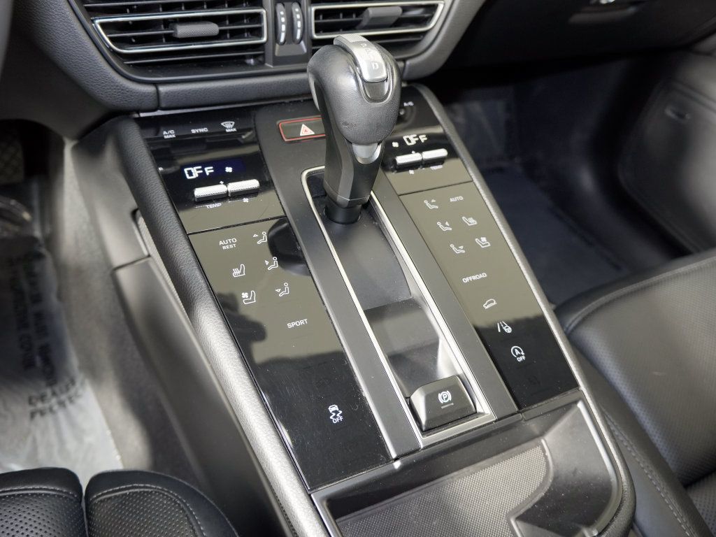 Used 2024 Porsche Macan w/ Premium Plus Package AWD/4WD image 33