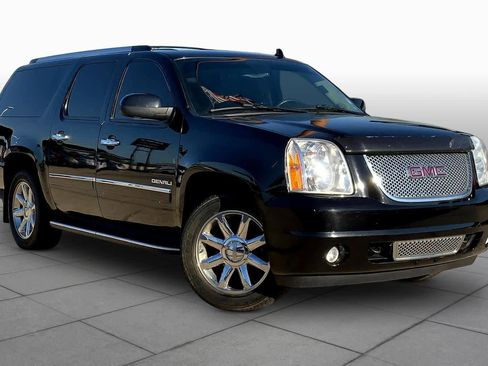 Used 2010 GMC Yukon XL Denali image 2