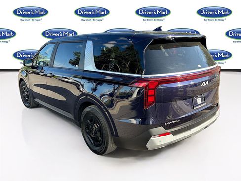 Used 2025 Kia Carnival FWD image 5