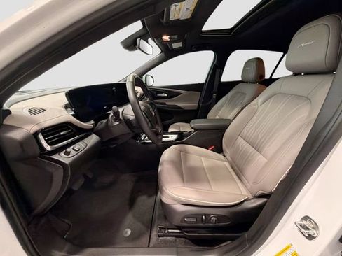 Certified 2024 Buick Envista Avenir image 18