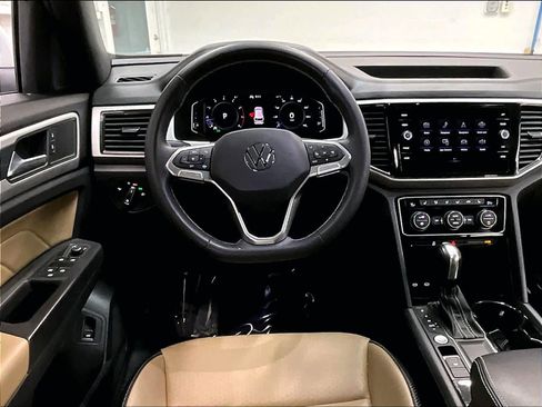 Used 2022 Volkswagen Atlas Cross Sport SE FWD image 8