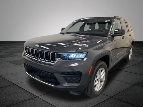 Used 2025 Jeep Grand Cherokee Laredo X w/ Luxury Tech Group I image 3