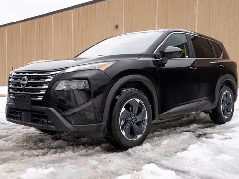Used 2024 Nissan Rogue SV image 4