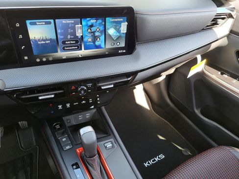 New 2026 Nissan Kicks SR image 3