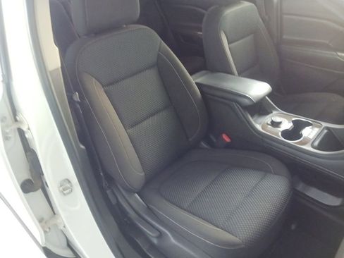 Used 2023 GMC Acadia SLE image 27