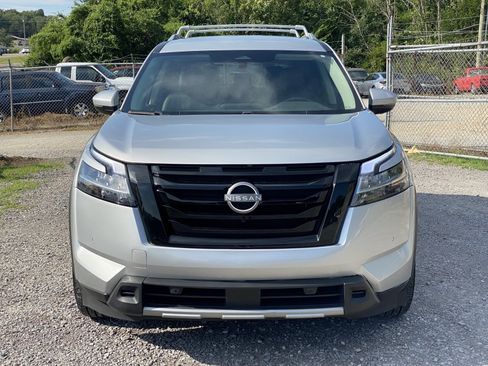 Used 2024 Nissan Pathfinder SL FWD image 1