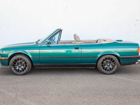 Used 1992 BMW 325i Convertible RWD image 48