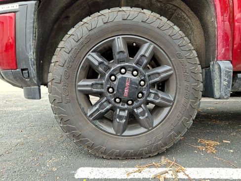 Used 2024 GMC Sierra 3500 AT4 w/ AT4 Premium Plus Package AWD/4WD image 3