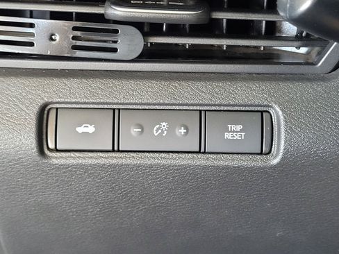 Certified 2024 Nissan Altima 2.5 SV FWD image 9