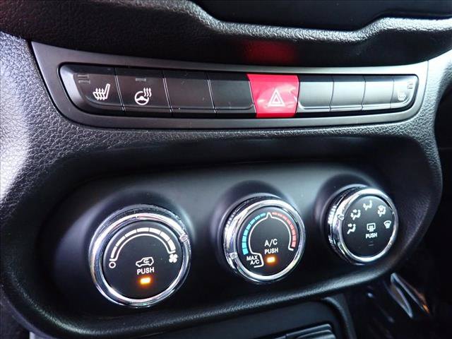 Used 2017 Jeep Renegade Latitude w/ Cold Weather Group AWD/4WD image 18