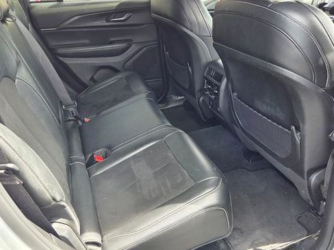 Certified 2024 Jeep Grand Cherokee Altitude image 12