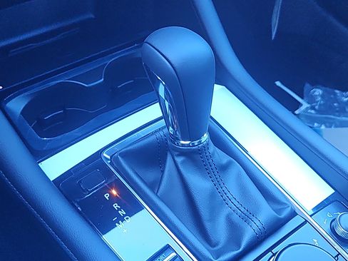 New 2026 MAZDA MAZDA3 Hatchback w/Premium Plus Pkg image 16