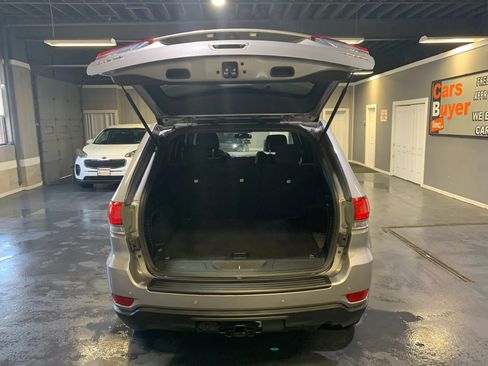 Used 2018 Jeep Grand Cherokee Laredo AWD/4WD image 18