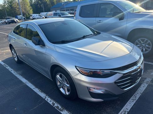 Used 2020 Chevrolet Malibu LS image 2