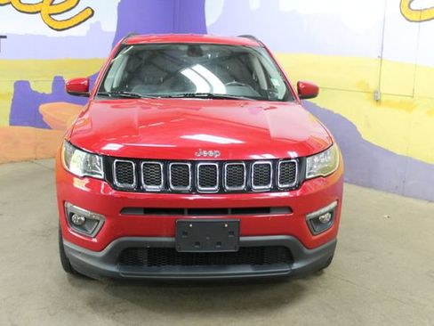Used 2018 Jeep Compass Latitude w/ Popular Equipment Group AWD/4WD image 3
