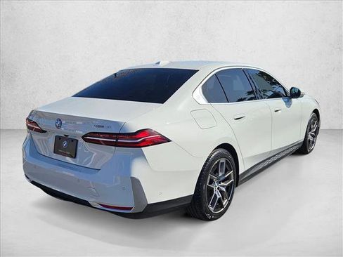 Used 2026 BMW i5 eDrive40 w/ Premium Package image 5