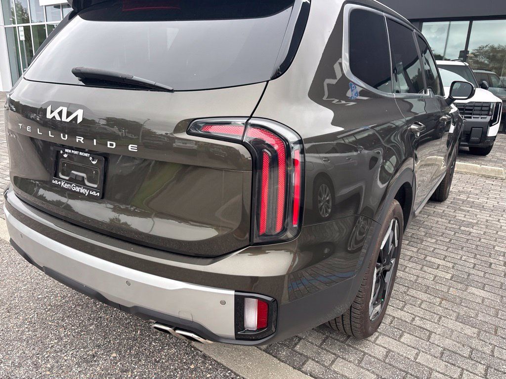 Used 2024 Kia Telluride EX FWD image 7