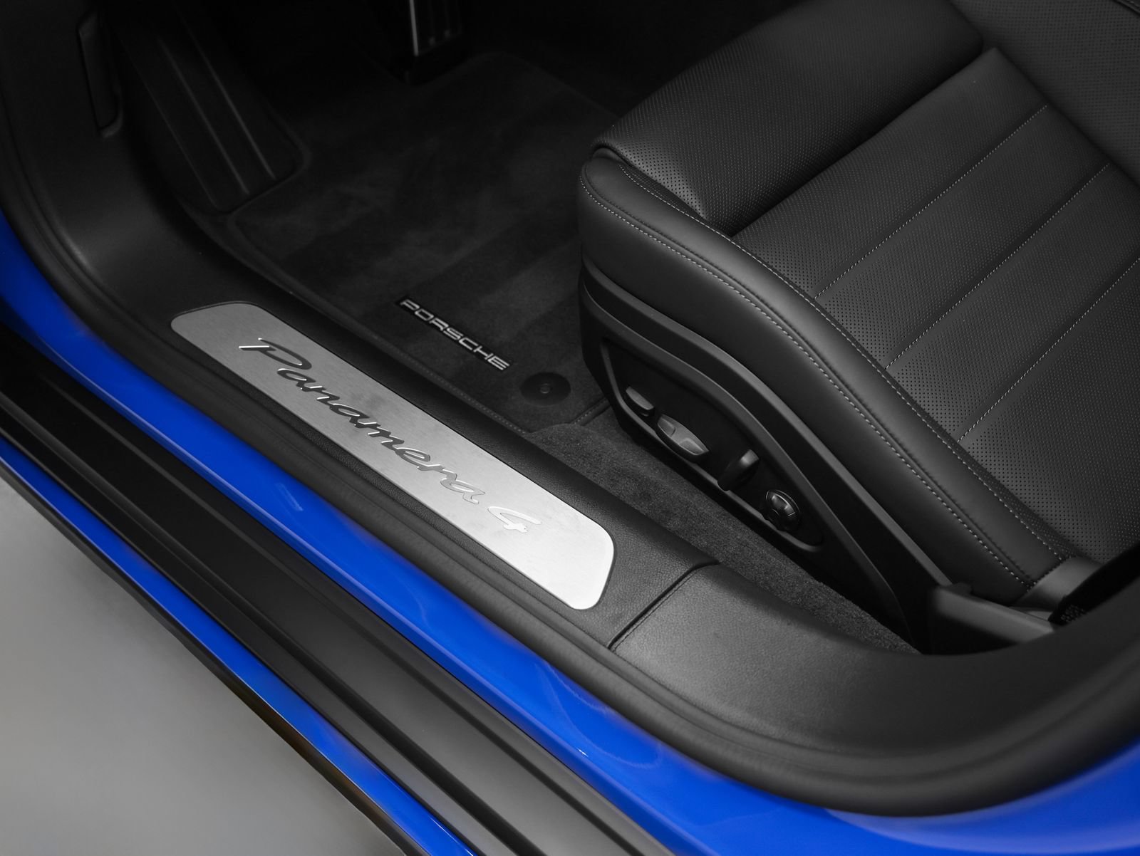 Certified 2026 Porsche Panamera 4 AWD/4WD image 34