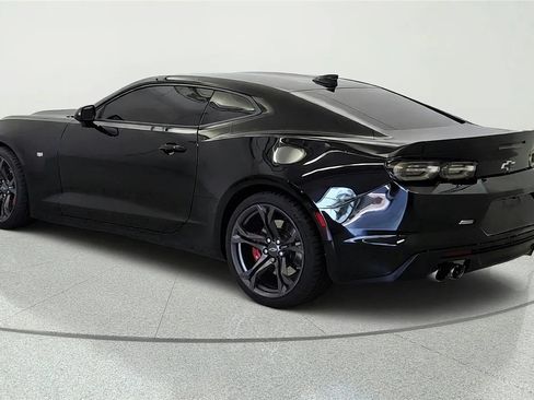 Used 2020 Chevrolet Camaro SS RWD image 4