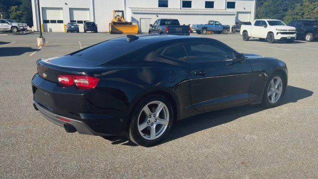 Used 2019 Chevrolet Camaro LT RWD image 8