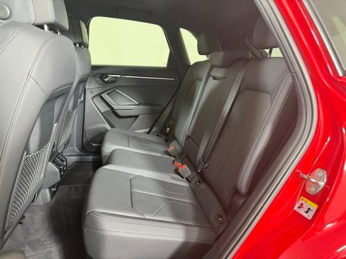 Used 2023 Audi Q3 2.0T Premium w/ Black Optic Sport Package image 21