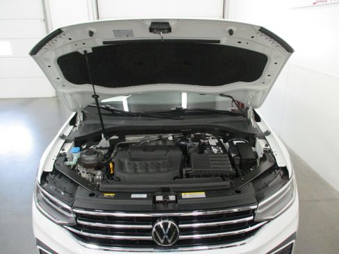 Used 2024 Volkswagen Tiguan SE image 28