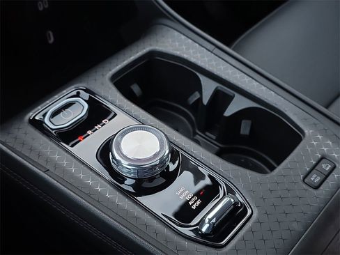 Used 2025 Jeep Wagoneer S Launch Edition image 28