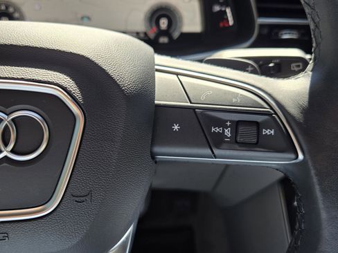 Used 2022 Audi Q7 Premium image 16