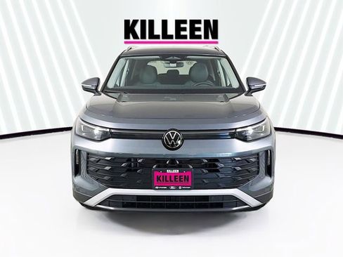 Used 2025 Volkswagen Tiguan SE FWD image 2