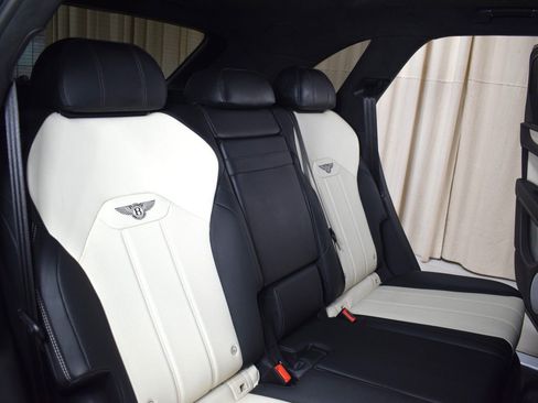 Certified 2024 Bentley Bentayga AWD/4WD image 19