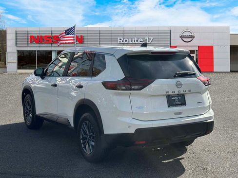 Used 2025 Nissan Rogue S image 4