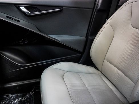 Used 2023 Kia Niro EX Touring image 31