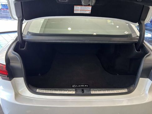 Used 2022 Lexus LS 500 w/ Interior Upgrade Package RWD image 8