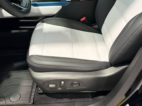 Used 2026 Chevrolet Equinox EV LT AWD/4WD image 18
