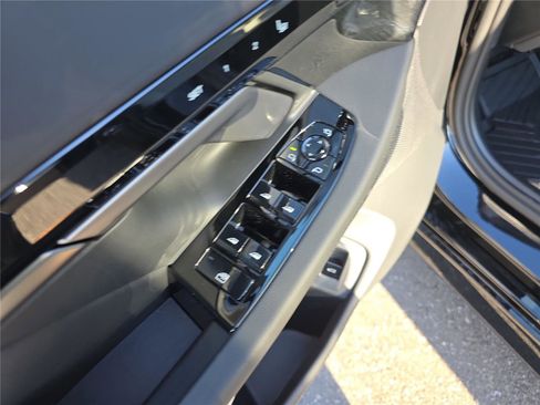 New 2026 BMW 530i xDrive w/ M Sport Package AWD/4WD image 20