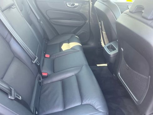 Used 2023 Volvo XC60 B5 Plus image 28