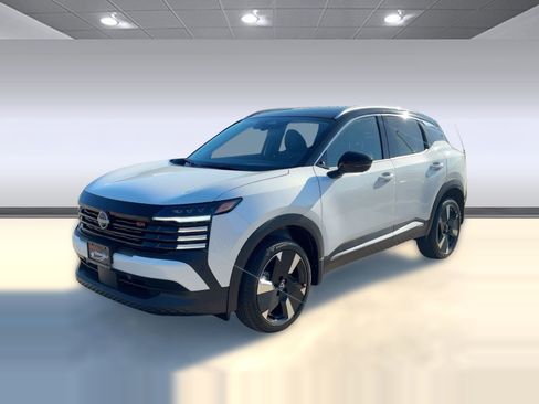 New 2026 Nissan Kicks SR image 1