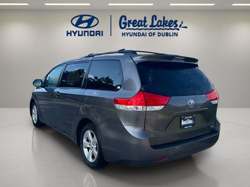 Used 2013 Toyota Sienna LE w/ Towing Pkg FWD image 3