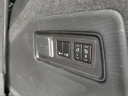 Used 2023 Cadillac Escalade Premium Luxury AWD/4WD image 8