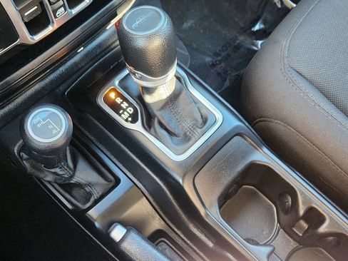 Used 2023 Jeep Gladiator Sport image 10