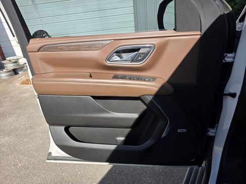 Used 2021 Chevrolet Tahoe High Country w/ Premium Package image 15