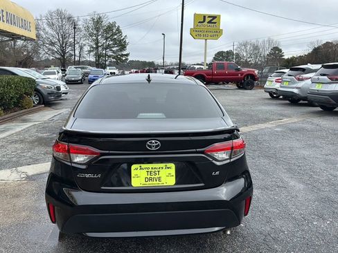 Used 2022 Toyota Corolla LE image 3