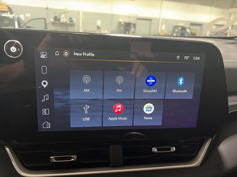 Used 2026 Chevrolet Equinox LT AWD/4WD image 17