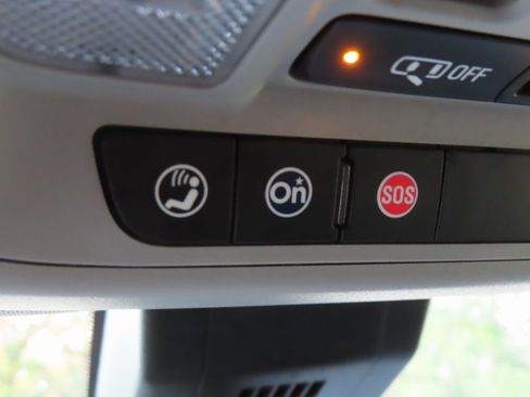 Used 2023 Chevrolet Equinox Premier image 12