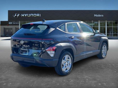 New 2026 Hyundai Kona SE image 3