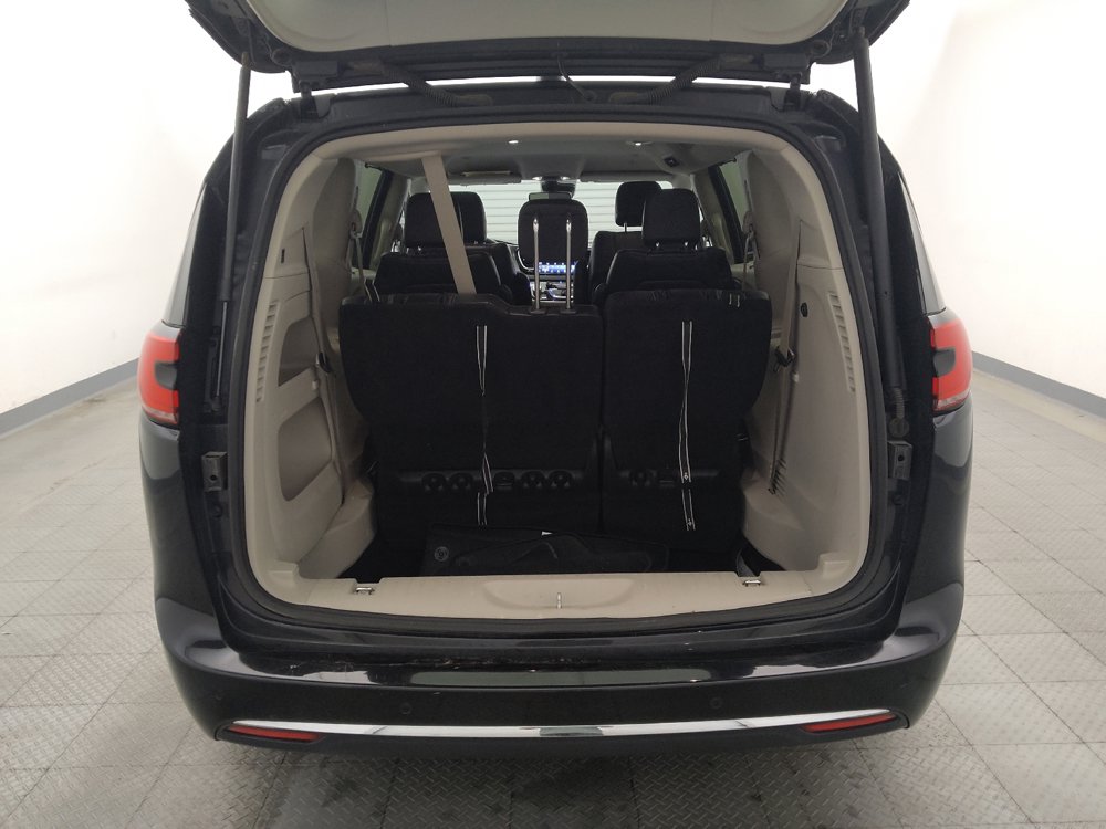 Used 2023 Chrysler Pacifica Touring-L FWD image 29