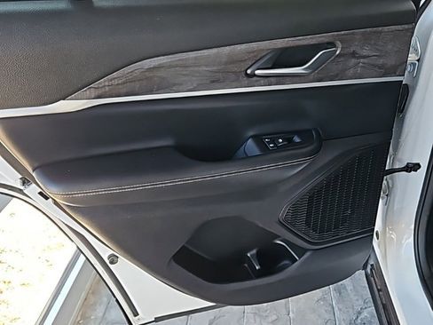 Used 2024 Jeep Grand Cherokee Limited image 21